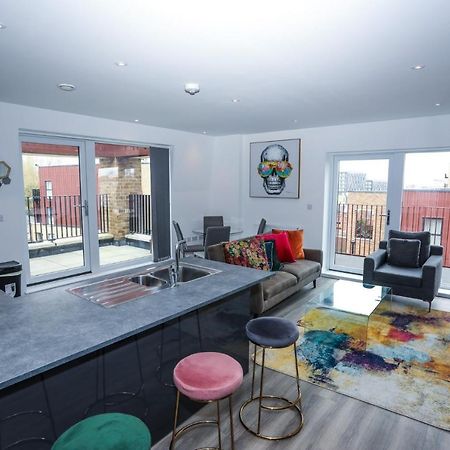 Lovely 2 Bed Apartment With Parking Londen Buitenkant foto
