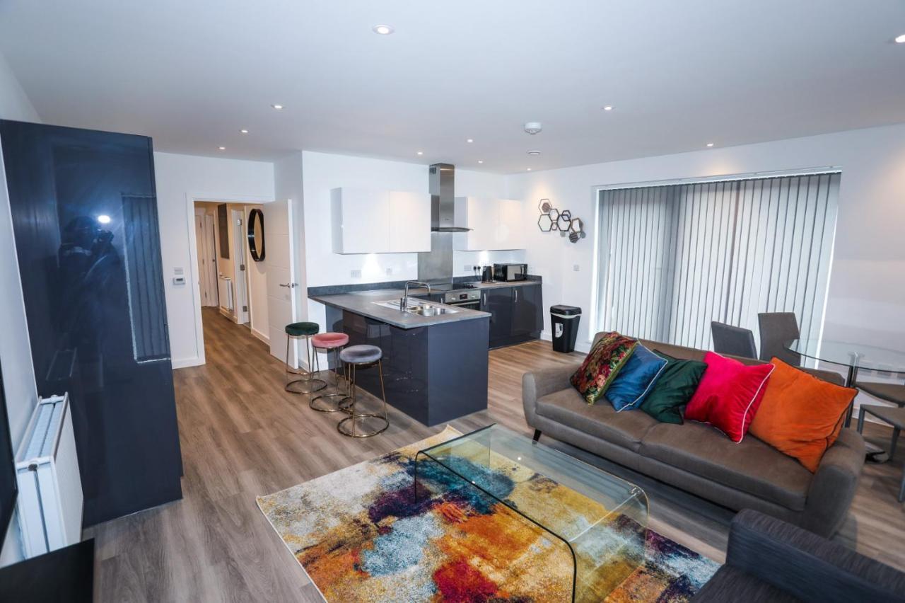 Lovely 2 Bed Apartment With Parking Londen Buitenkant foto