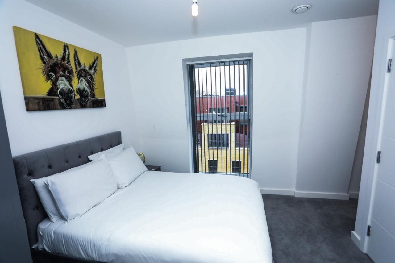 Lovely 2 Bed Apartment With Parking Londen Buitenkant foto