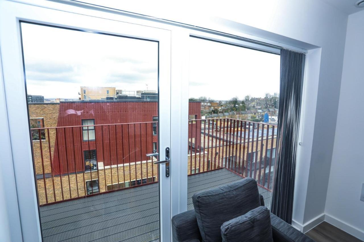 Lovely 2 Bed Apartment With Parking Londen Buitenkant foto