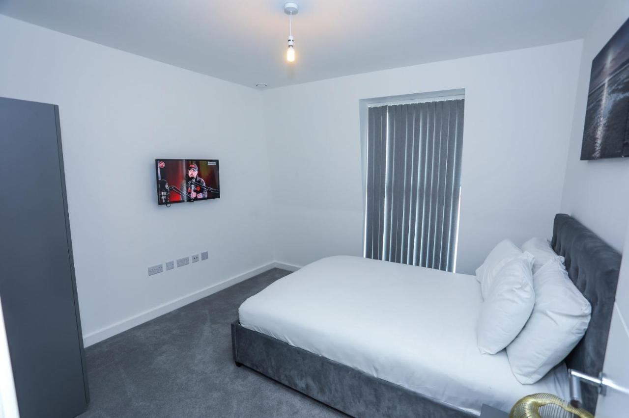 Lovely 2 Bed Apartment With Parking Londen Buitenkant foto