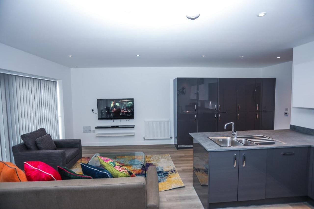 Lovely 2 Bed Apartment With Parking Londen Buitenkant foto