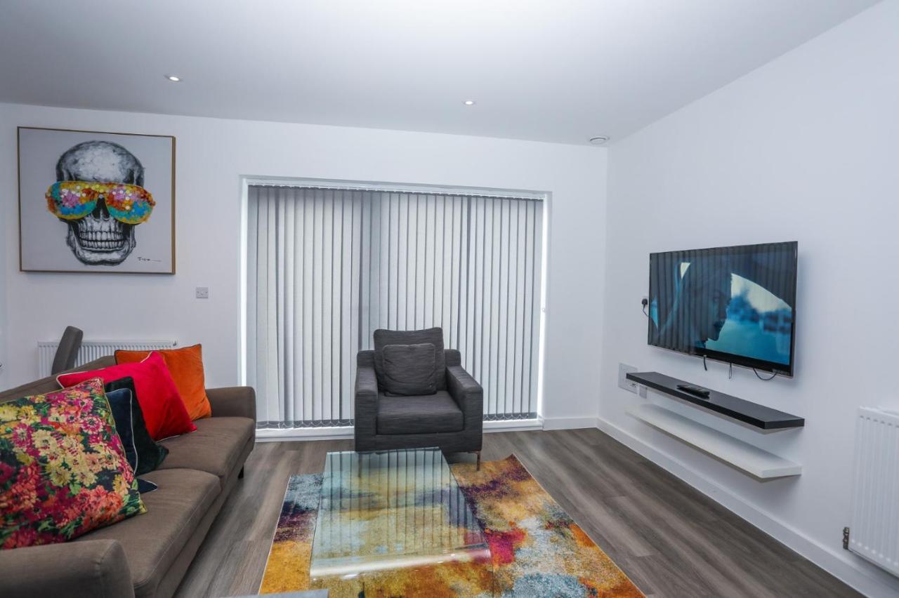 Lovely 2 Bed Apartment With Parking Londen Buitenkant foto